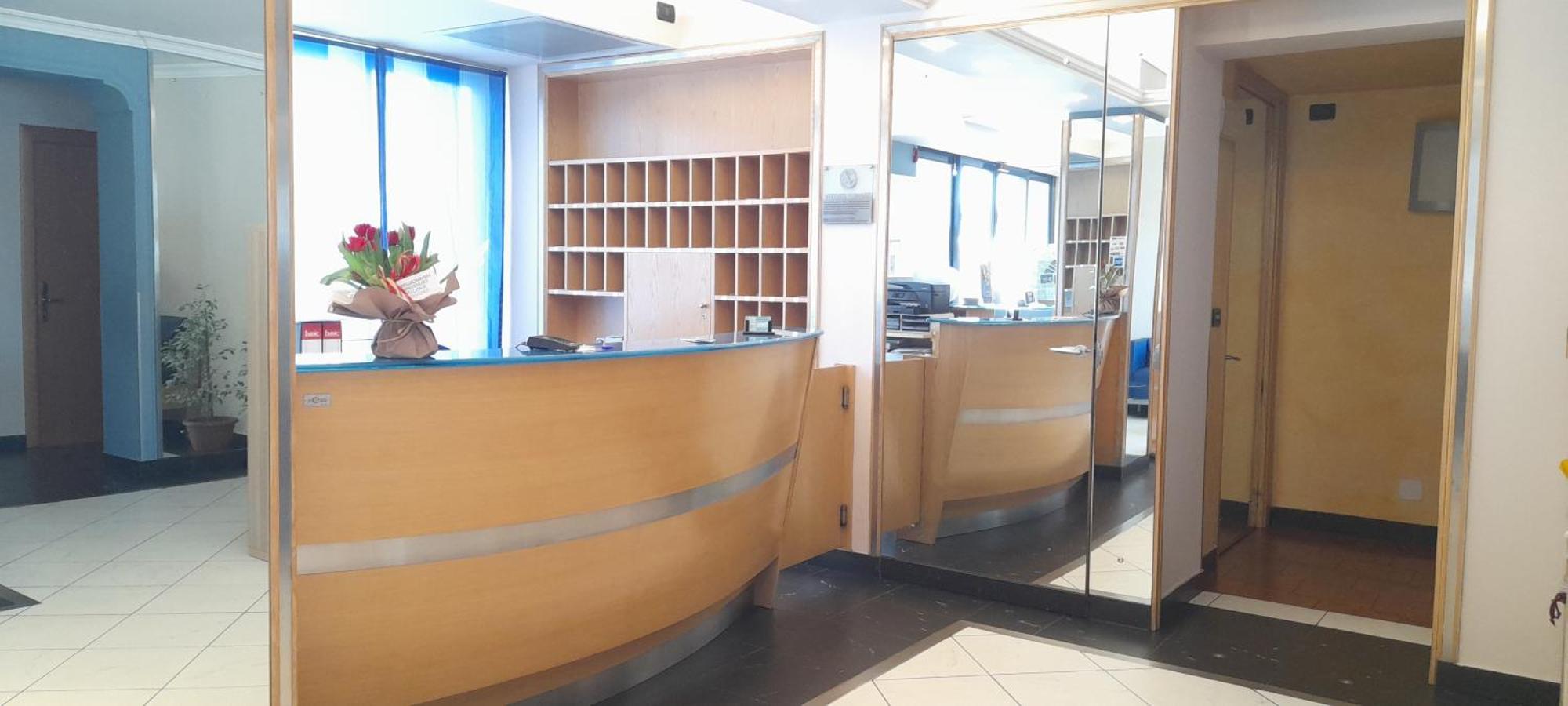 Hotel Ceretto Busca Екстериор снимка