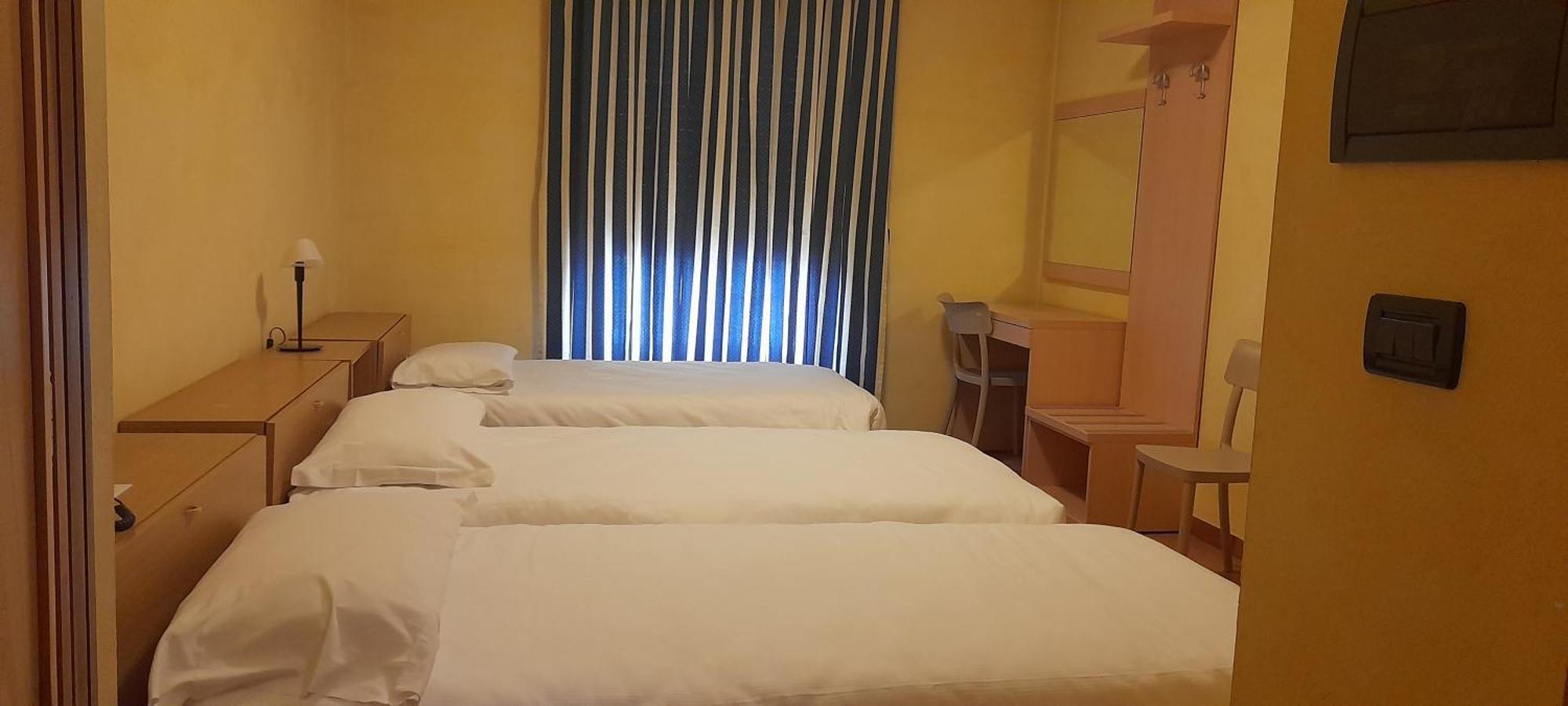 Hotel Ceretto Busca Екстериор снимка